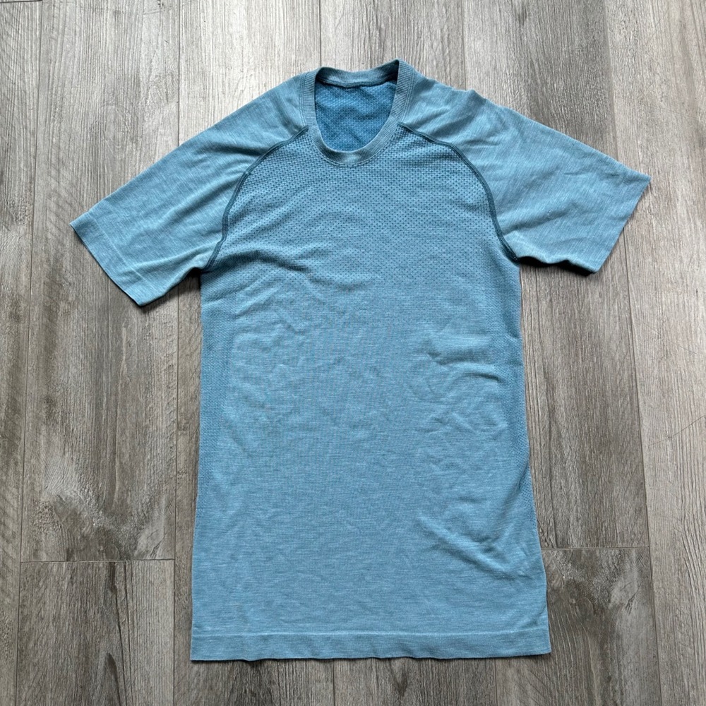 Lululemon Metal Vent Tech Short Sleeve Shirt Blue Size S Mesh